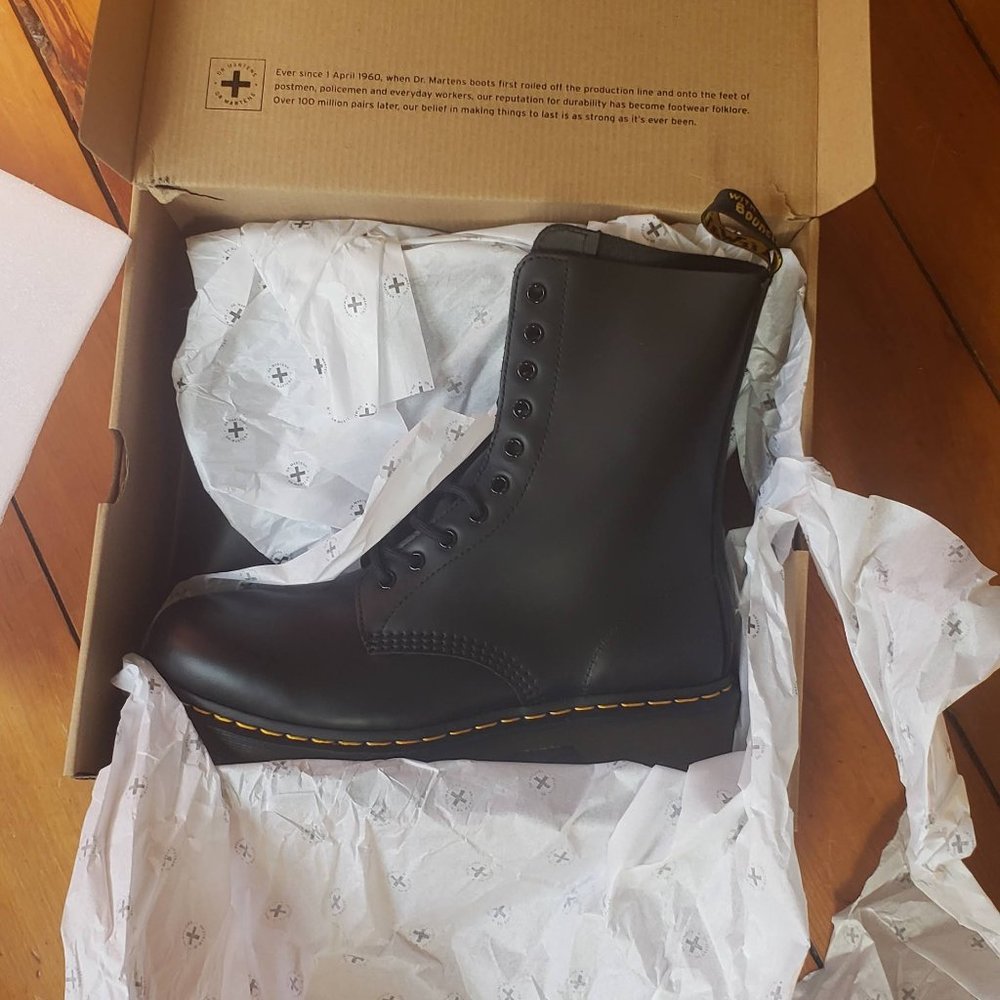 Doc Martens 1490 New In Box Size 10M/11W